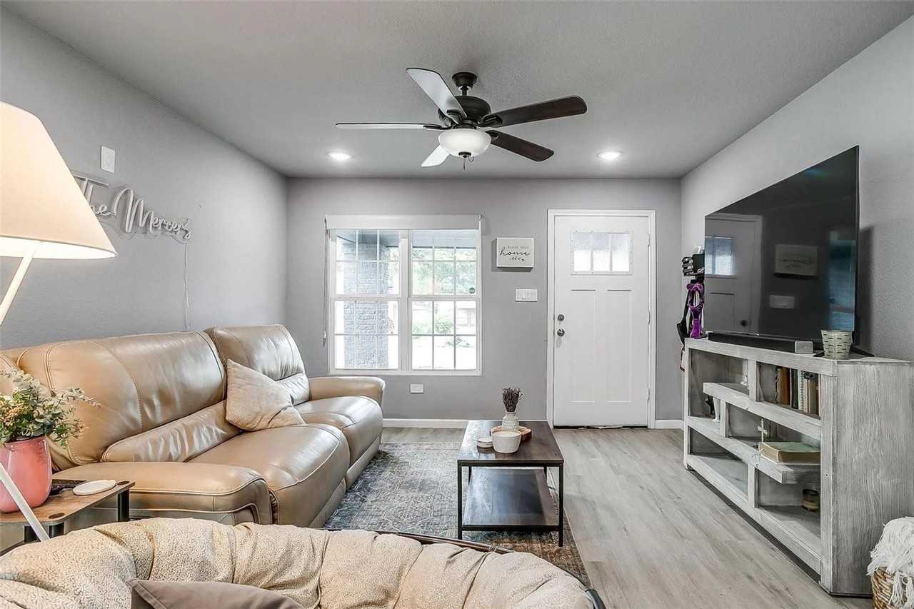 1044 E Ramsey Ave - Photo 2 of 18