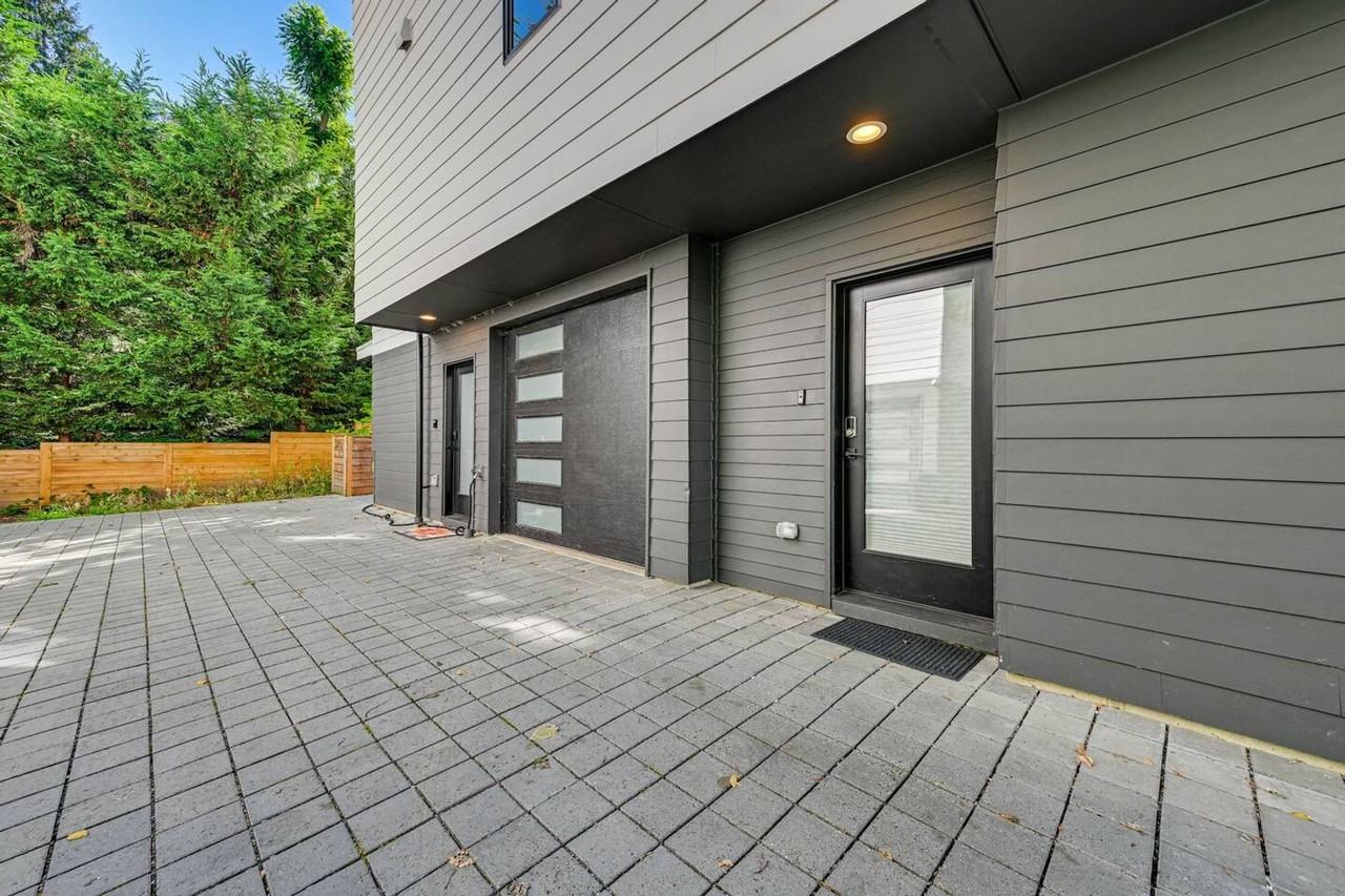 9306 Sturtevant Ave S - Photo 3 of 40