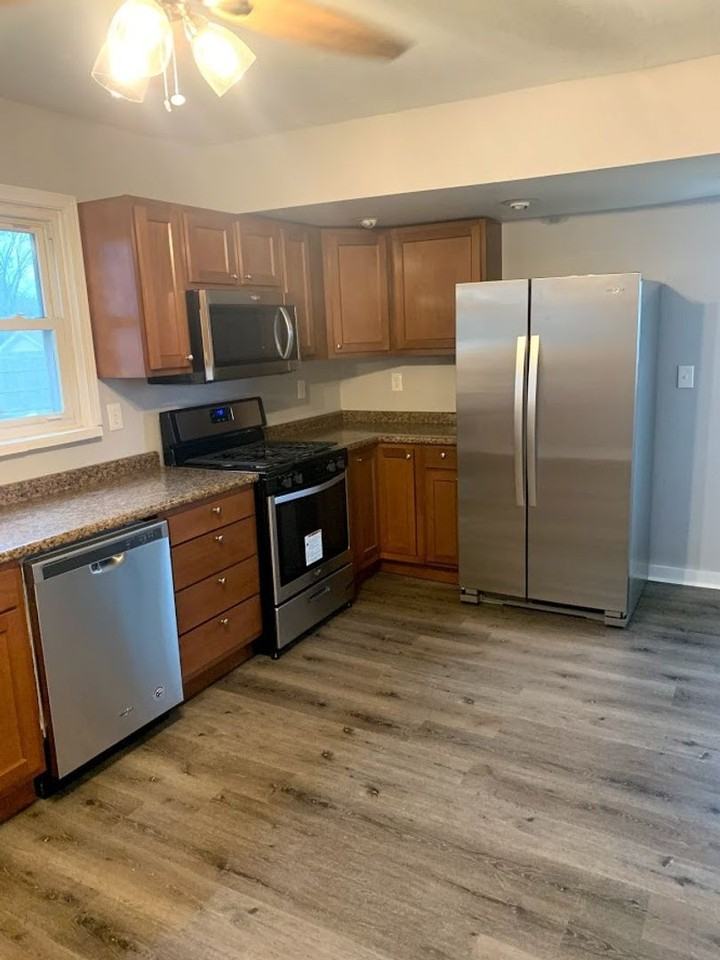 416 E Elizabeth St - Photo 3 of 13