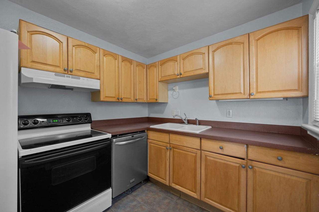 2932 Mars St - Photo 3 of 24