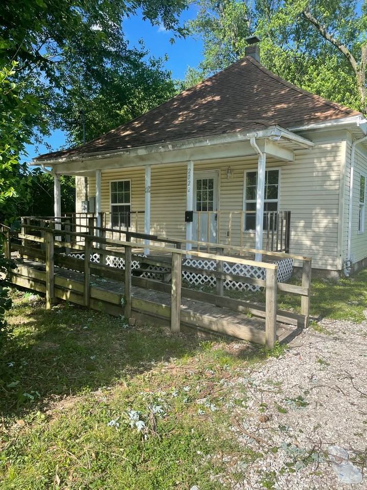 2022 N Roosevelt Ave - Photo 3 of 28