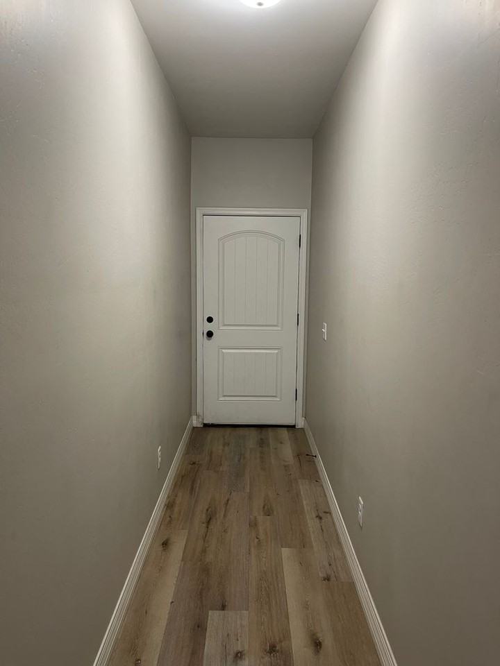 247 E Crane St - Photo 2 of 13