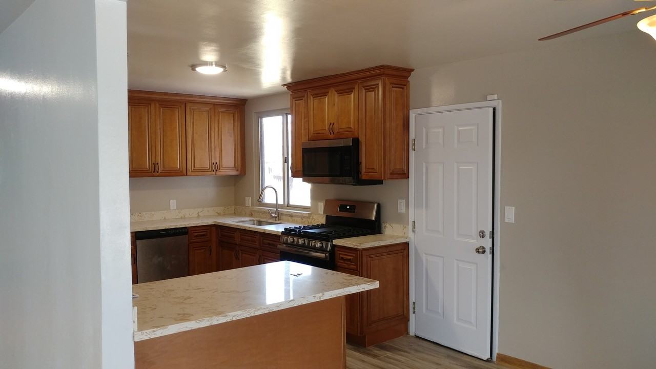 3315 Pepper Tree Ln - Photo 4 of 48