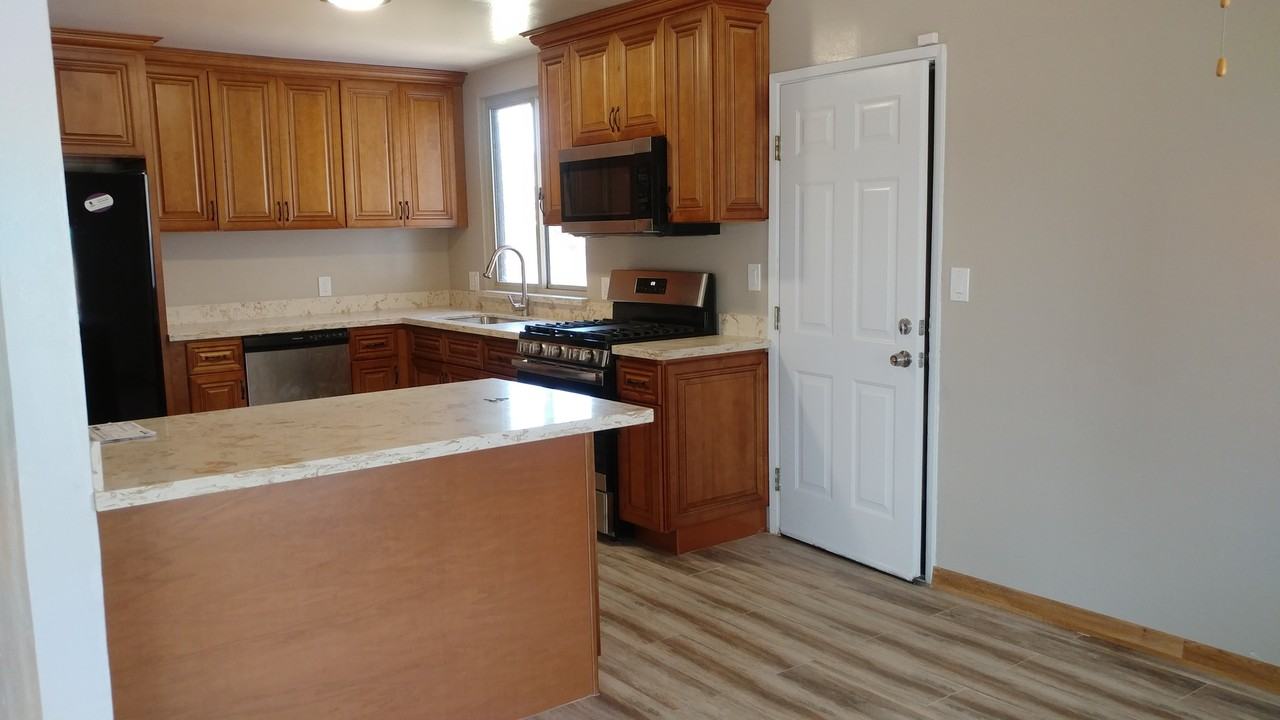 3315 Pepper Tree Ln - Photo 6 of 48