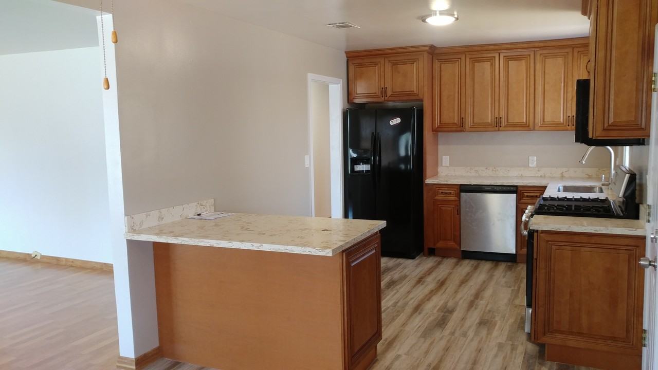 3315 Pepper Tree Ln - Photo 7 of 48