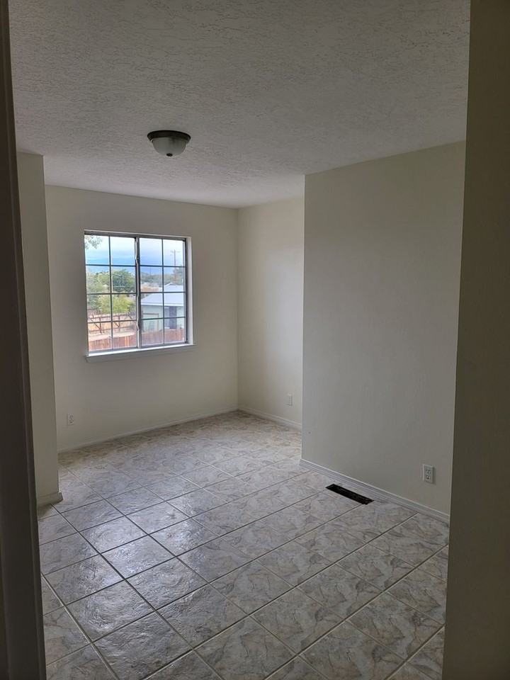 1220 Rosemont Ave Nw - Photo 2 of 17