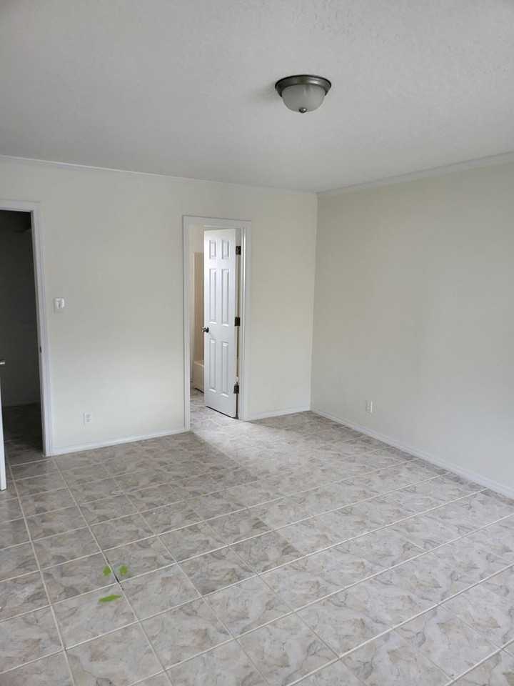 1220 Rosemont Ave Nw - Photo 3 of 17