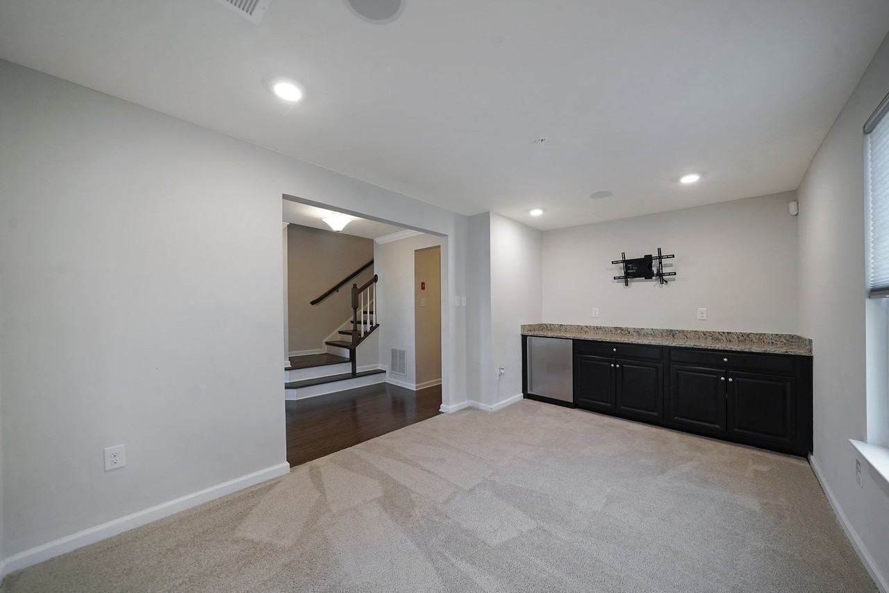 227 Quarry Point Rd - Photo 4 of 35