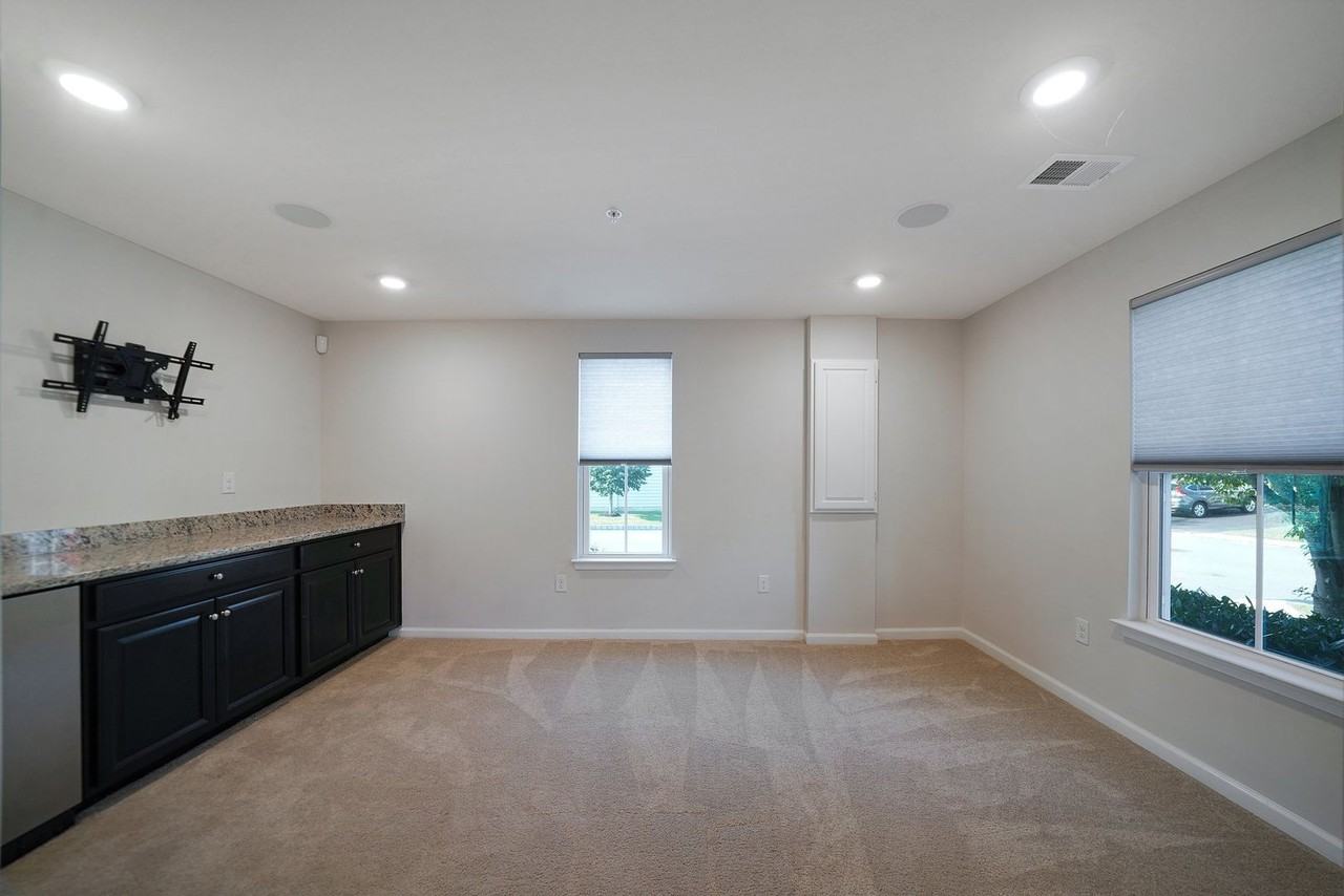 227 Quarry Point Rd - Photo 5 of 35