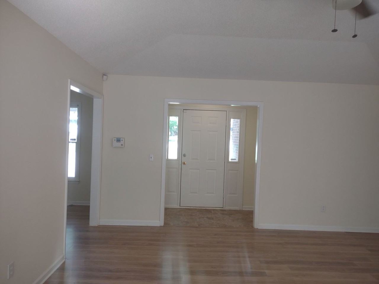 643 Folkstone Rd - Photo 3 of 26