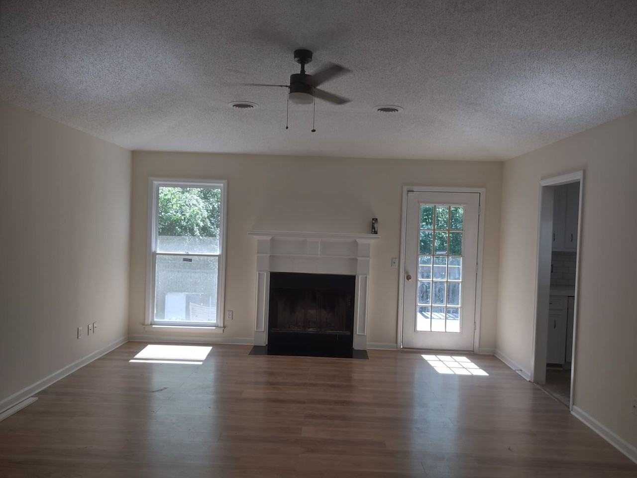 643 Folkstone Rd - Photo 4 of 26
