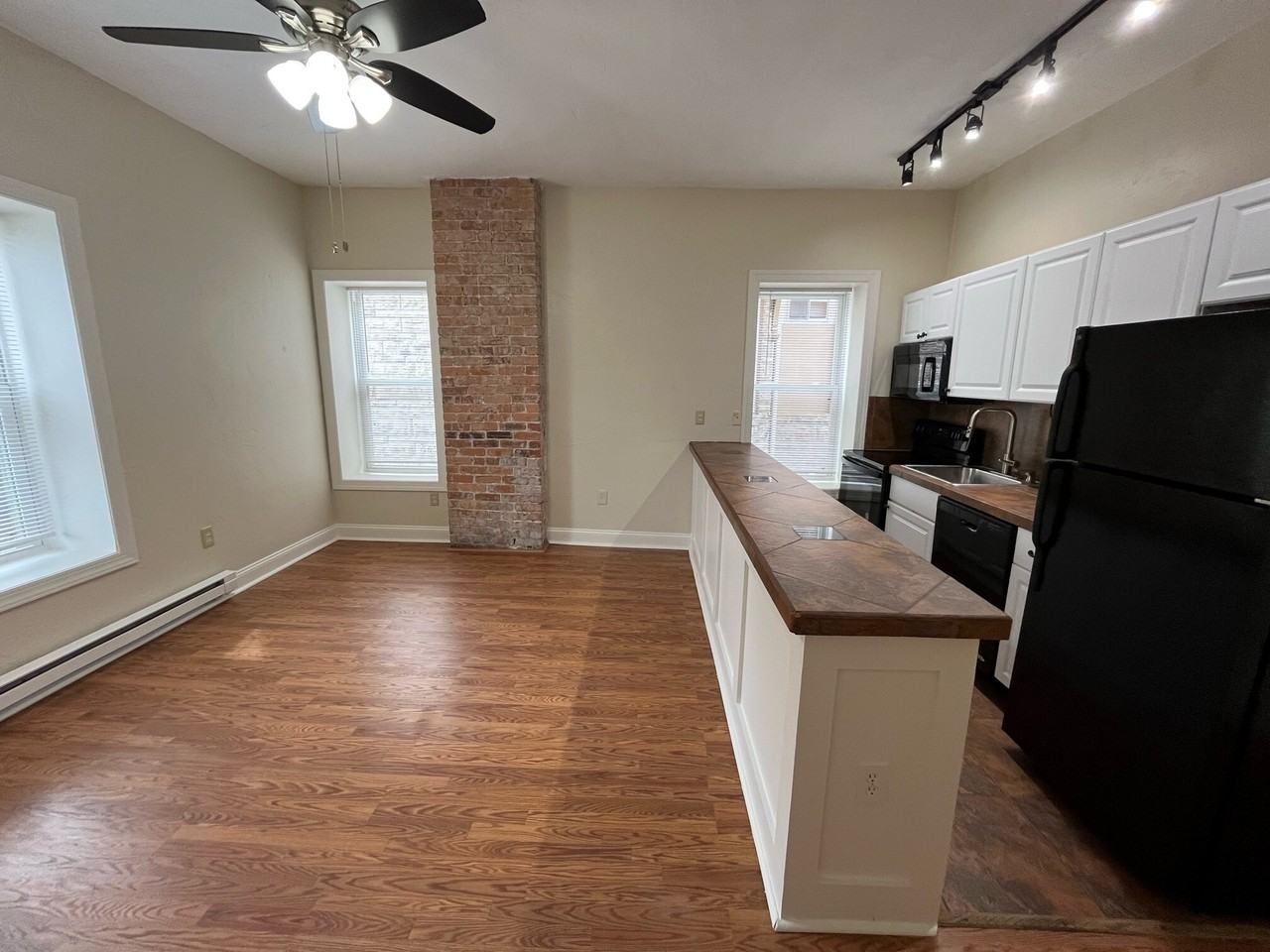 Thomas 6733 - Photo 2 of 17