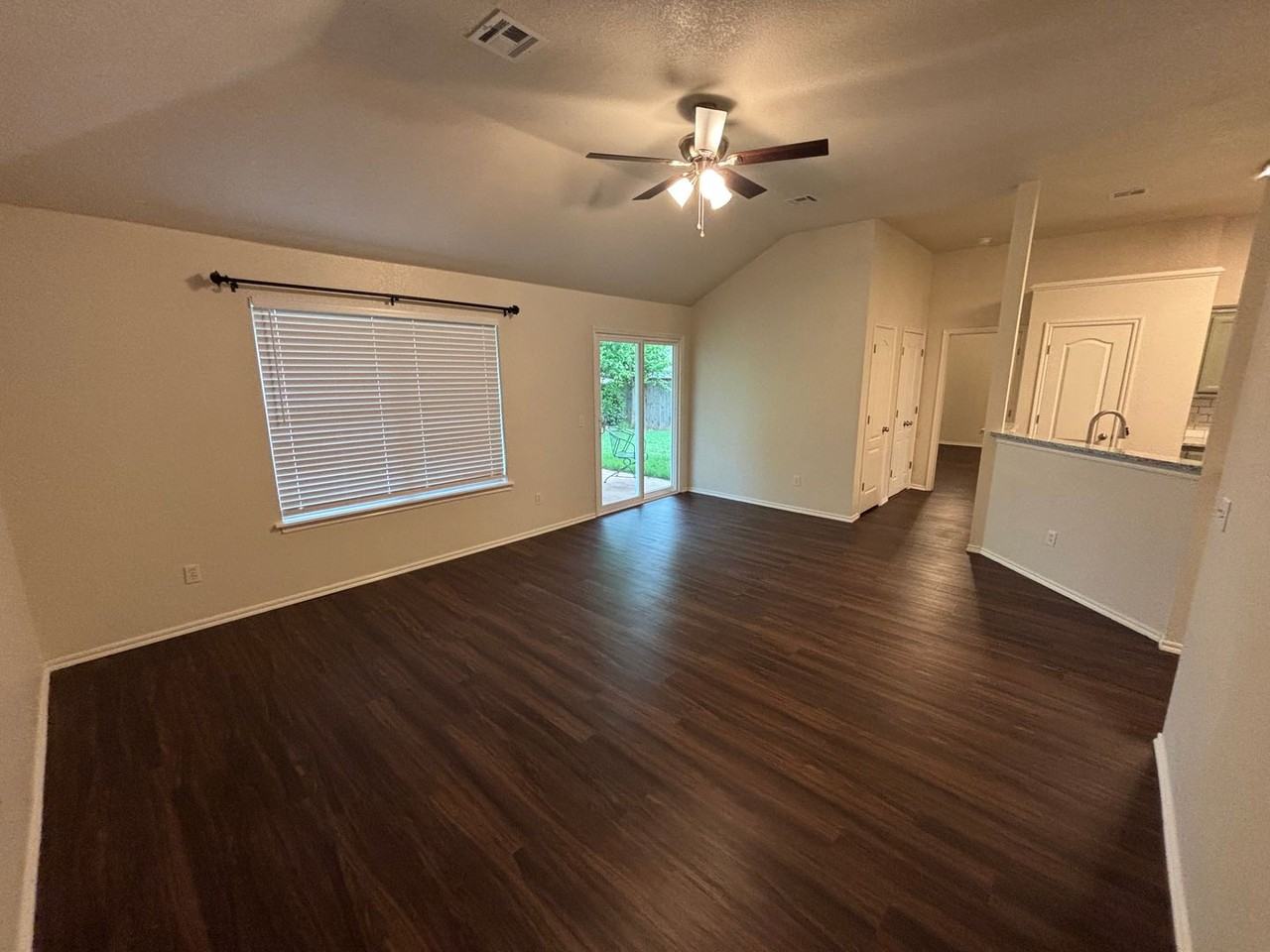 912 Cavecreek St - Photo 2 of 15