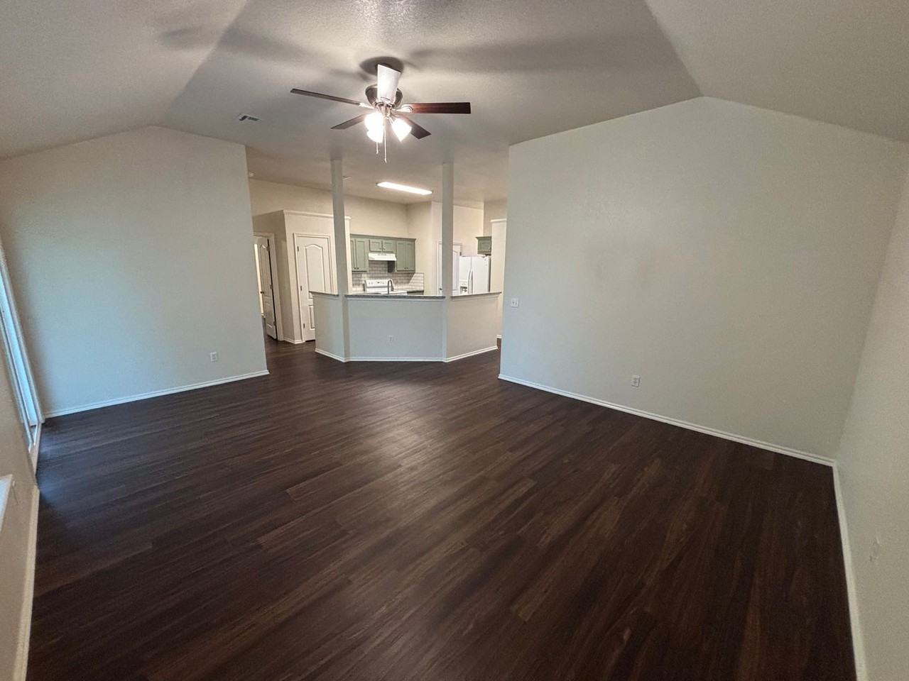 912 Cavecreek St - Photo 3 of 15
