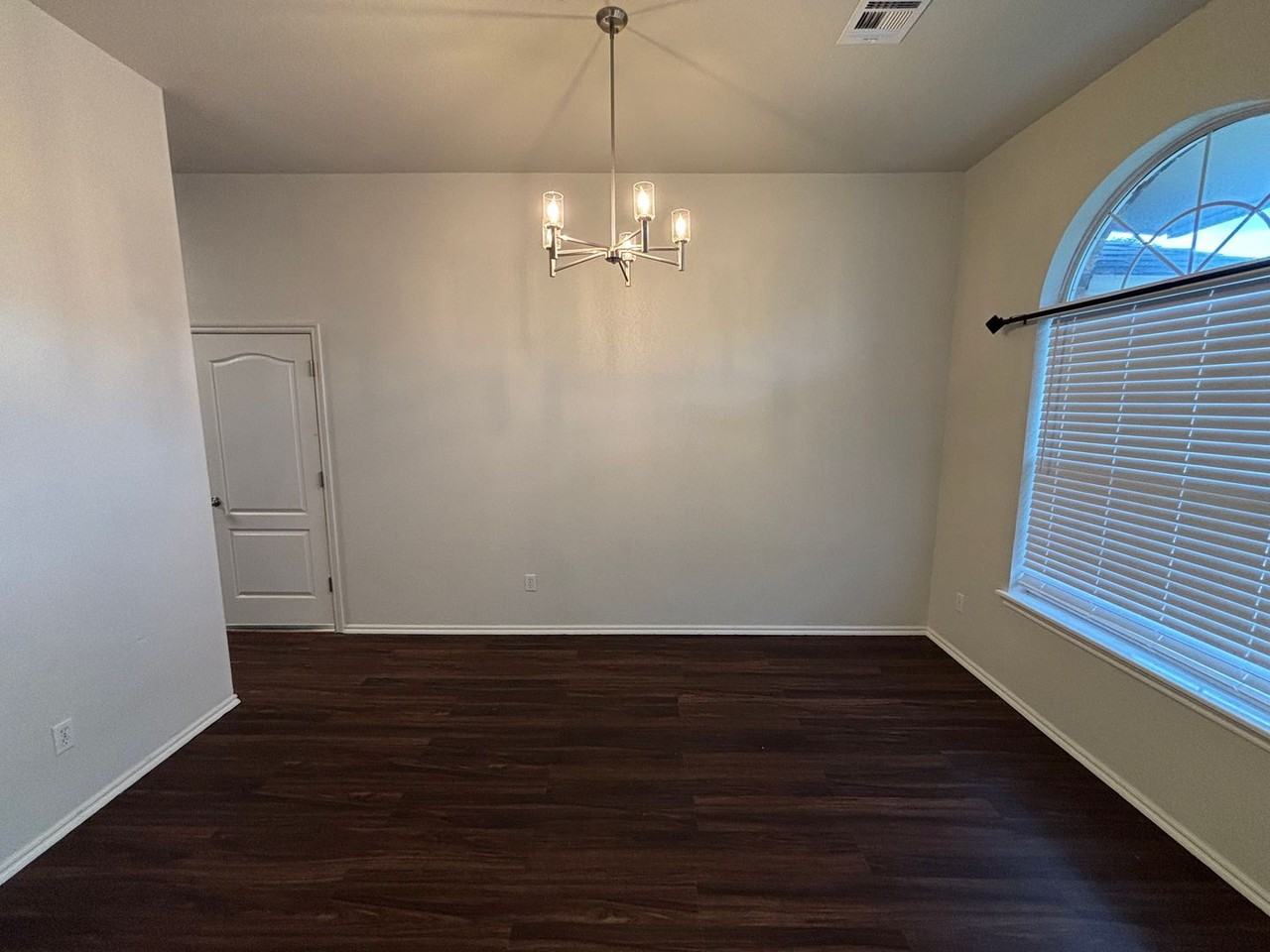 912 Cavecreek St - Photo 6 of 15