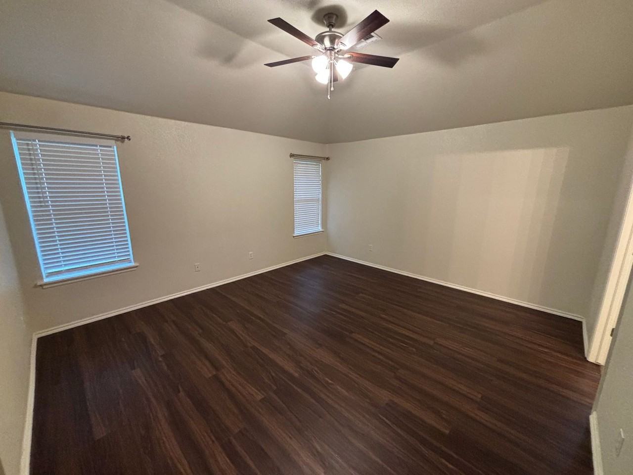 912 Cavecreek St - Photo 7 of 15