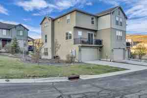 featured image of 1072 W Cattail Ct