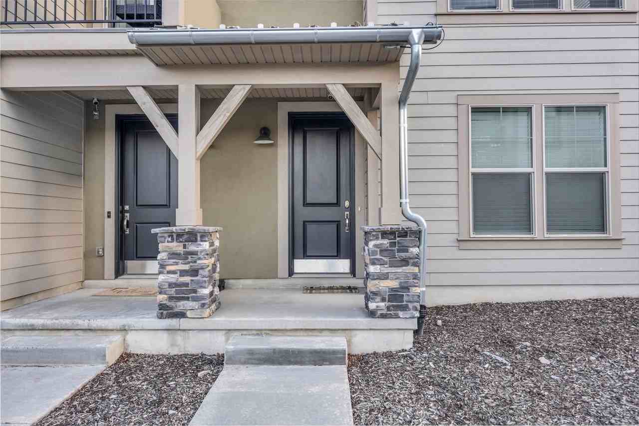 1072 W Cattail Ct - Photo 4 of 33