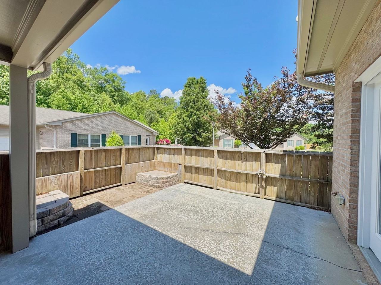 226 Beaver Creek Dr - Photo 2 of 24