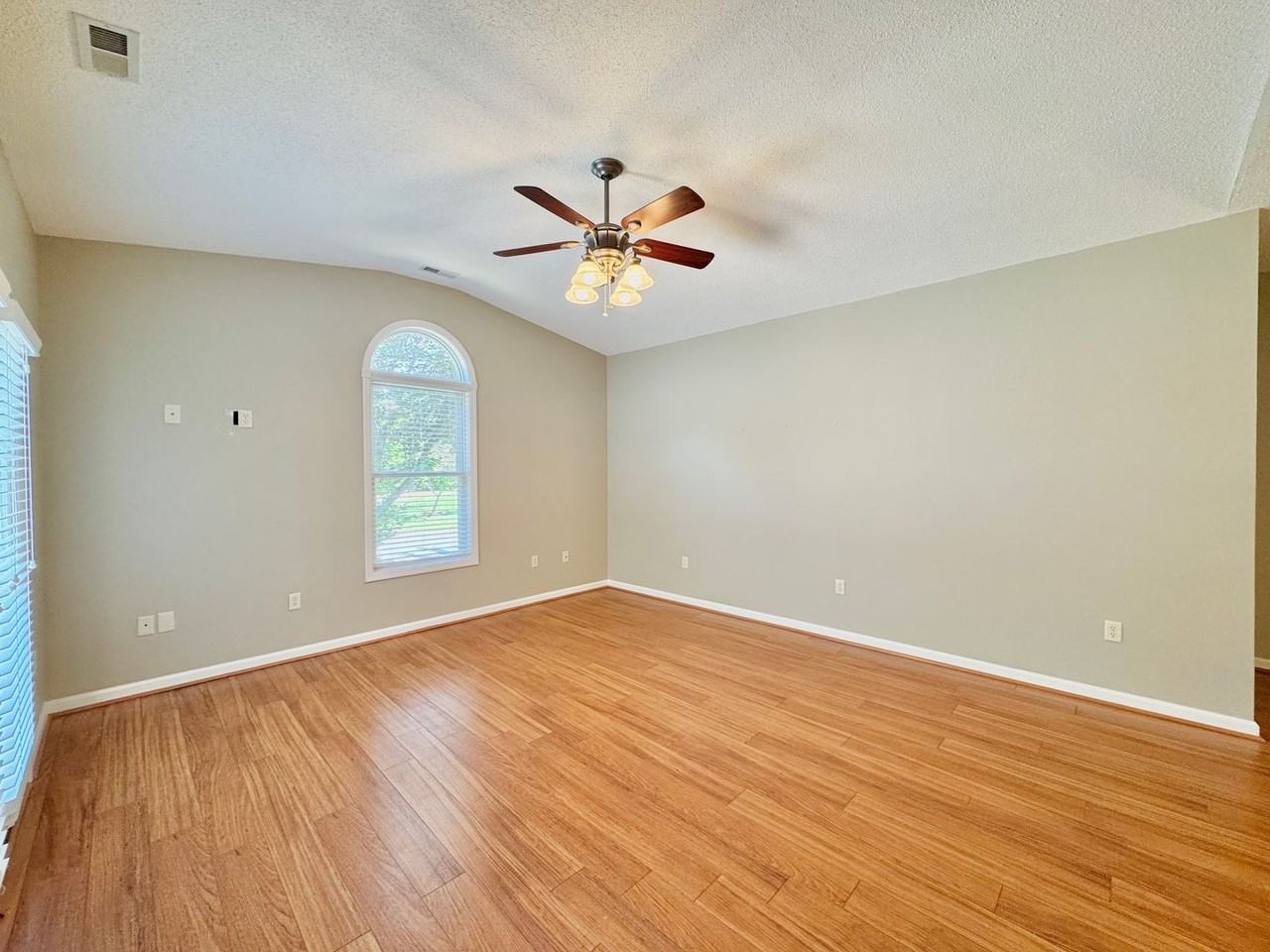 226 Beaver Creek Dr - Photo 4 of 24