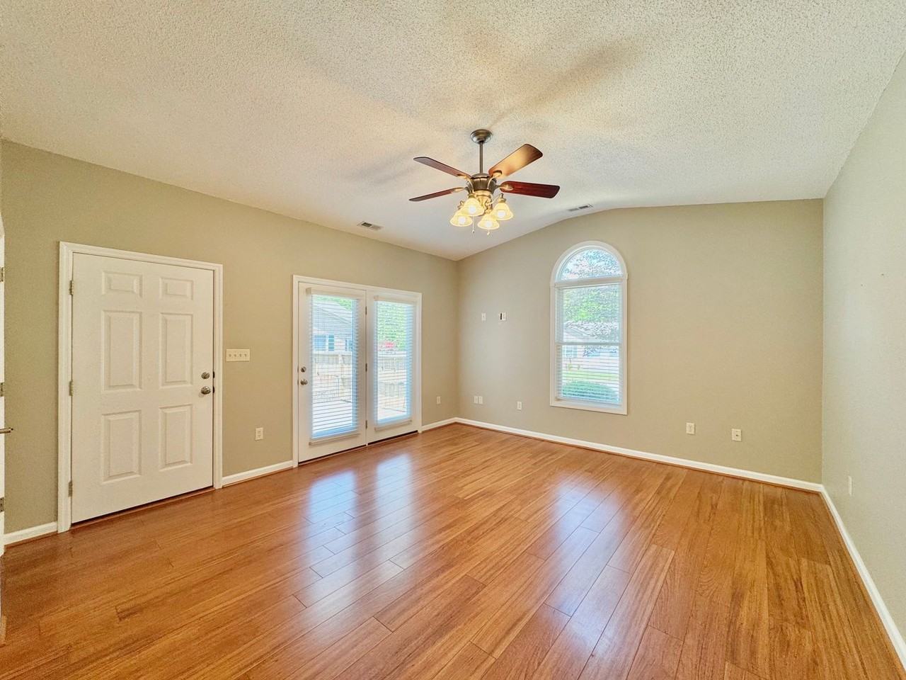 226 Beaver Creek Dr - Photo 5 of 24