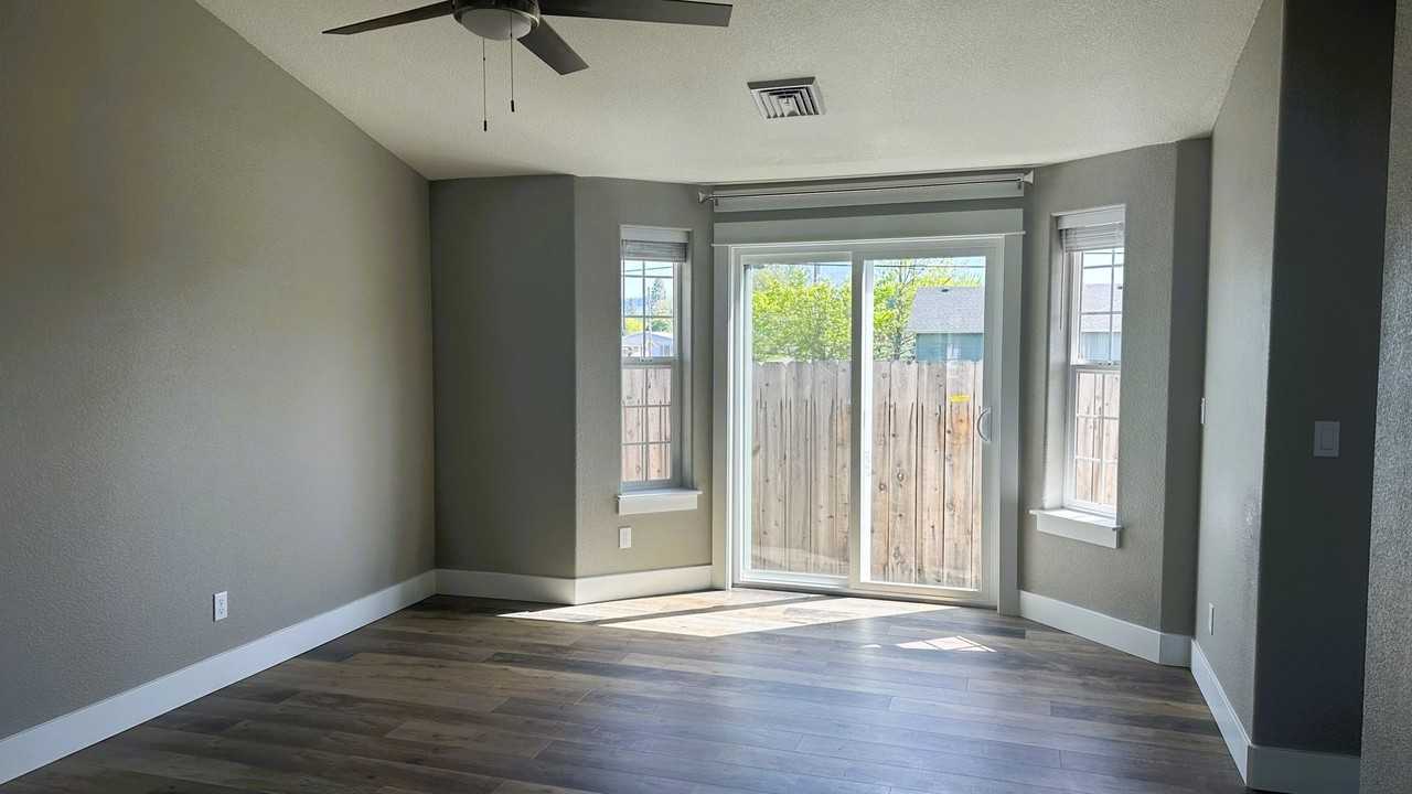 147 Summerwood Ct - Photo 4 of 17