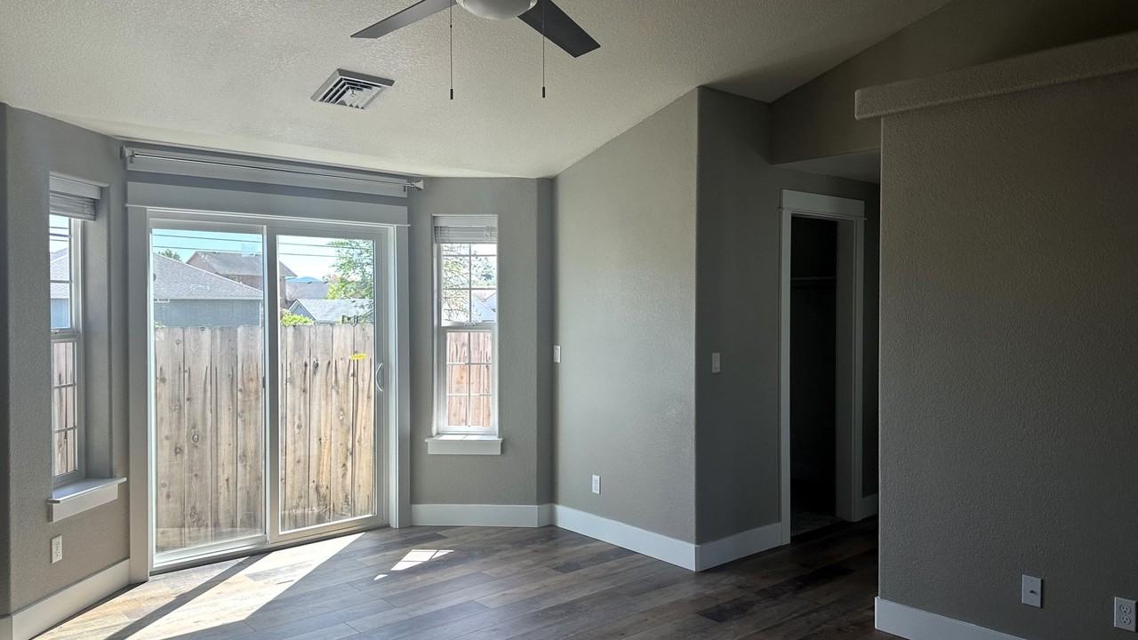 147 Summerwood Ct - Photo 5 of 17