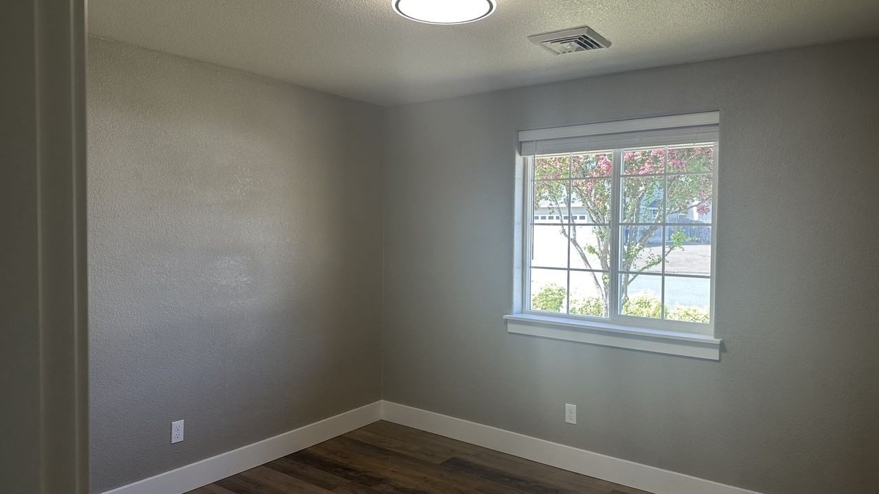 147 Summerwood Ct - Photo 7 of 17