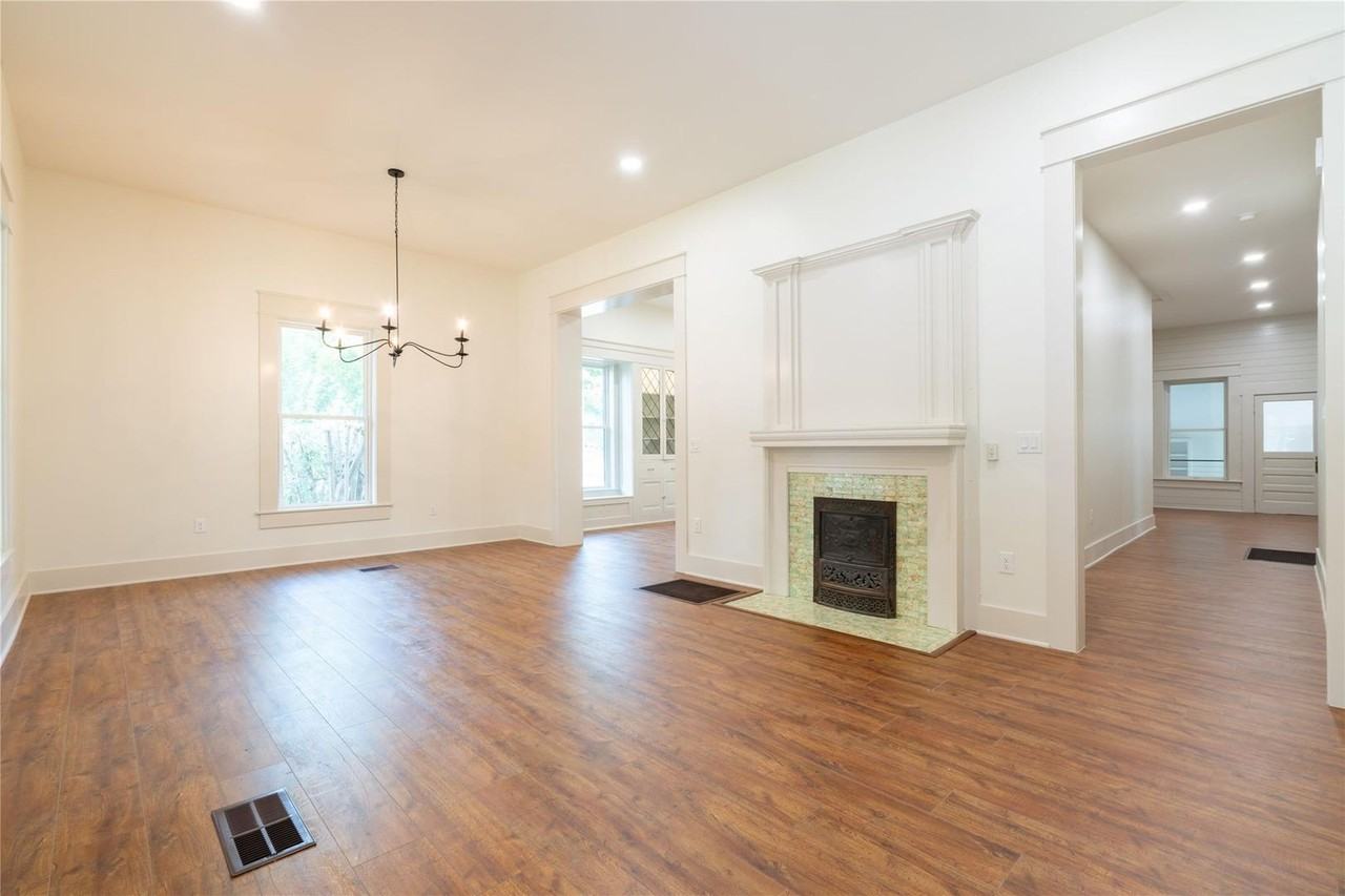 1605 S Main St - Photo 2 of 18