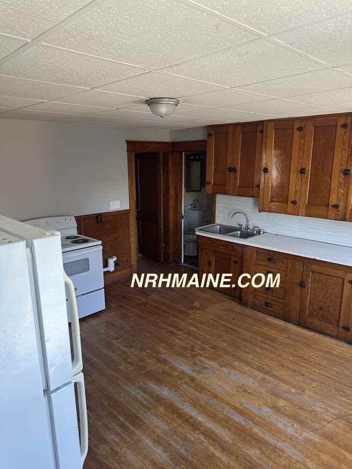 46 Third st - Photo 2 of 10