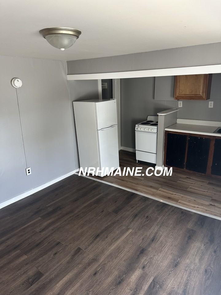 16 Cottage Street, Norway - Photo 2 of 6