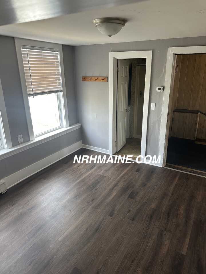 16 Cottage Street, Norway - Photo 3 of 6