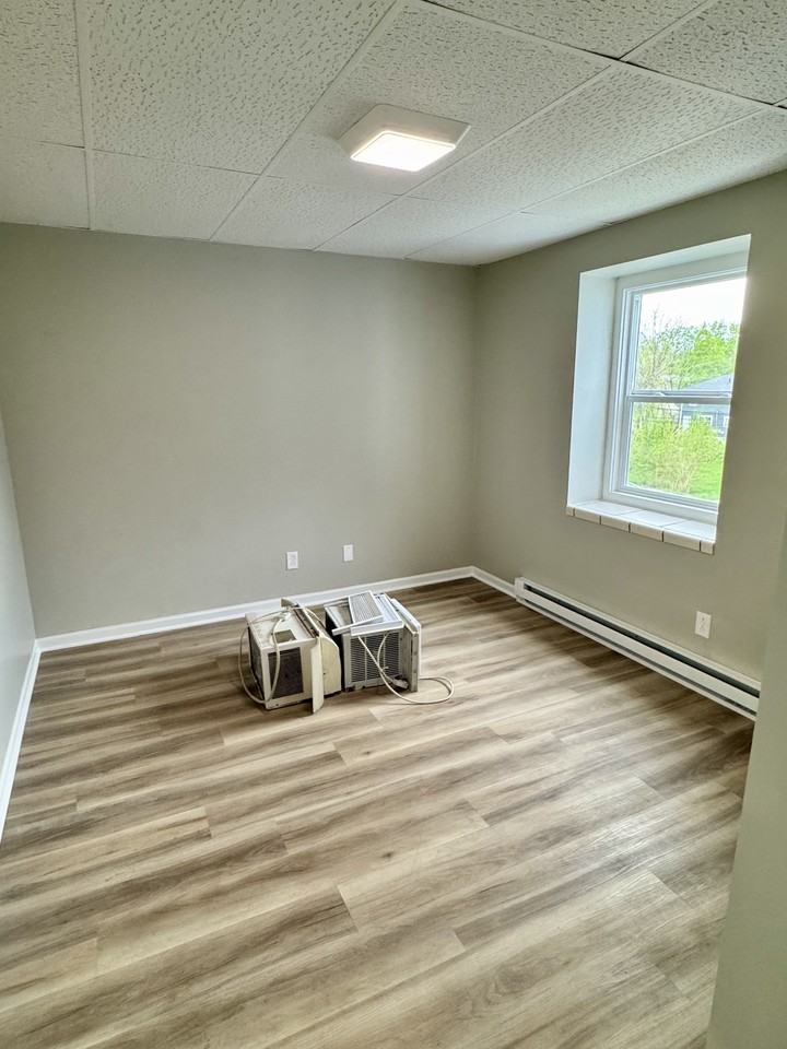 1109 South Main Street - Photo 4 of 8