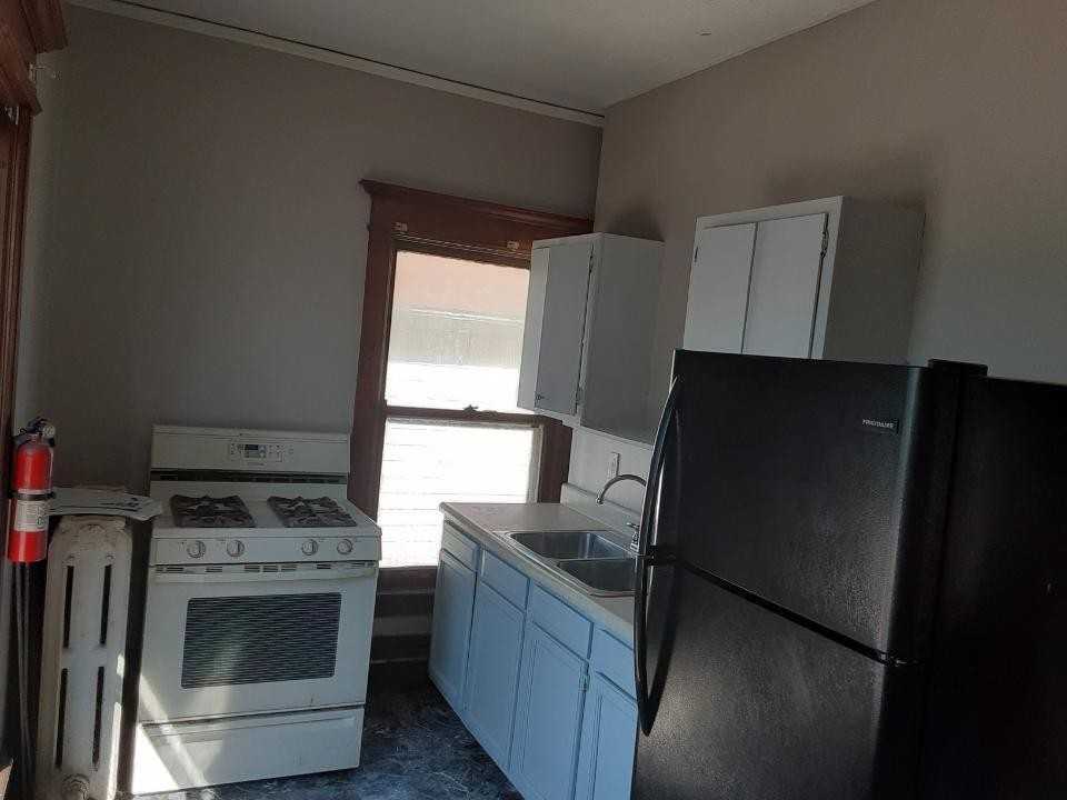 1320 1st Ave NW - Photo 2 of 40