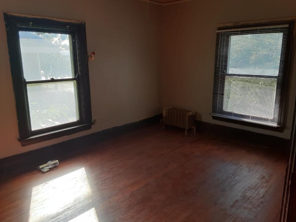 1320 1st Ave NW - Photo 3 of 40