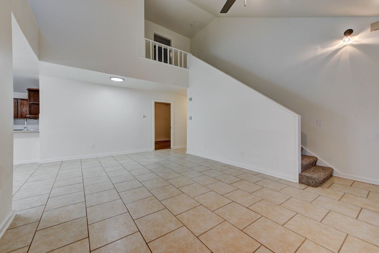 4204 Fort Drive - Photo 6 of 31