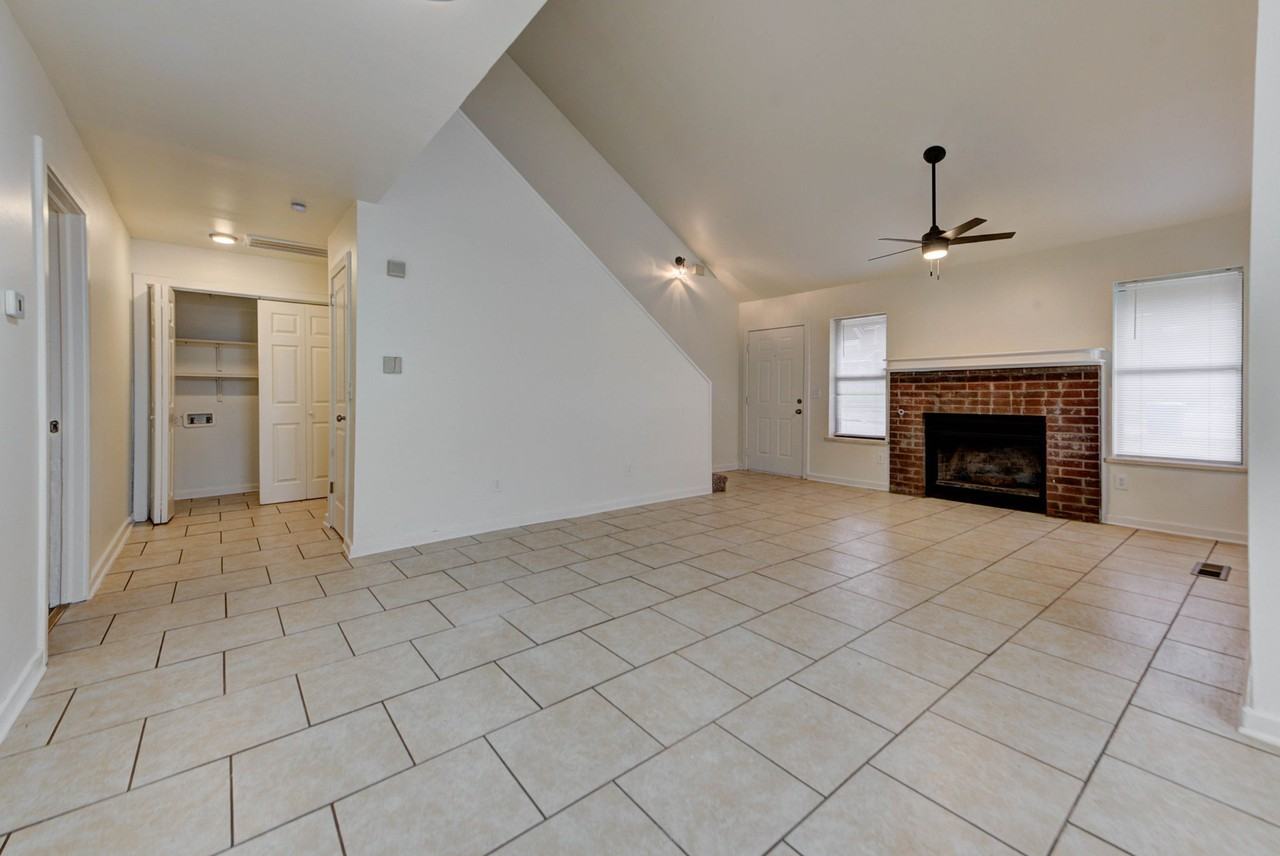 4204 Fort Drive - Photo 7 of 31