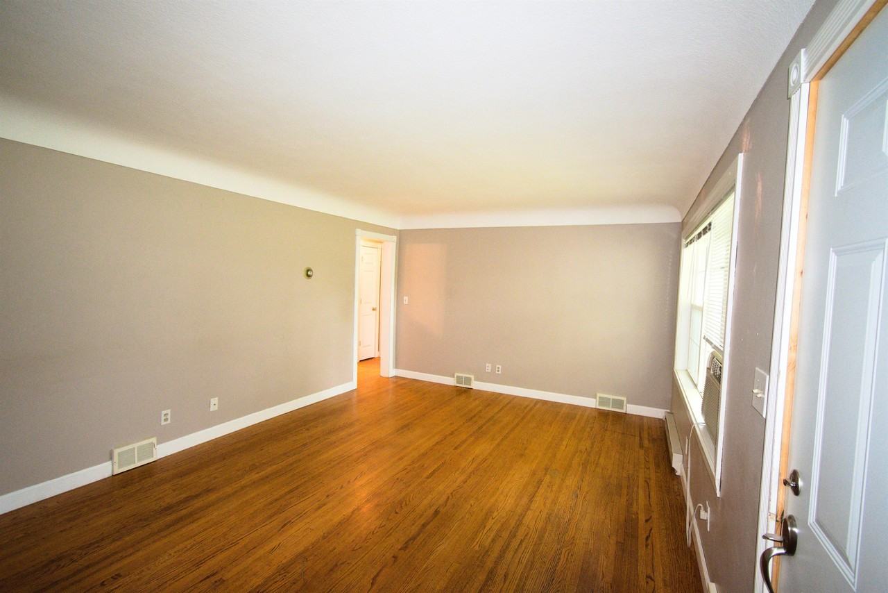 1503-13 - Photo 3 of 8