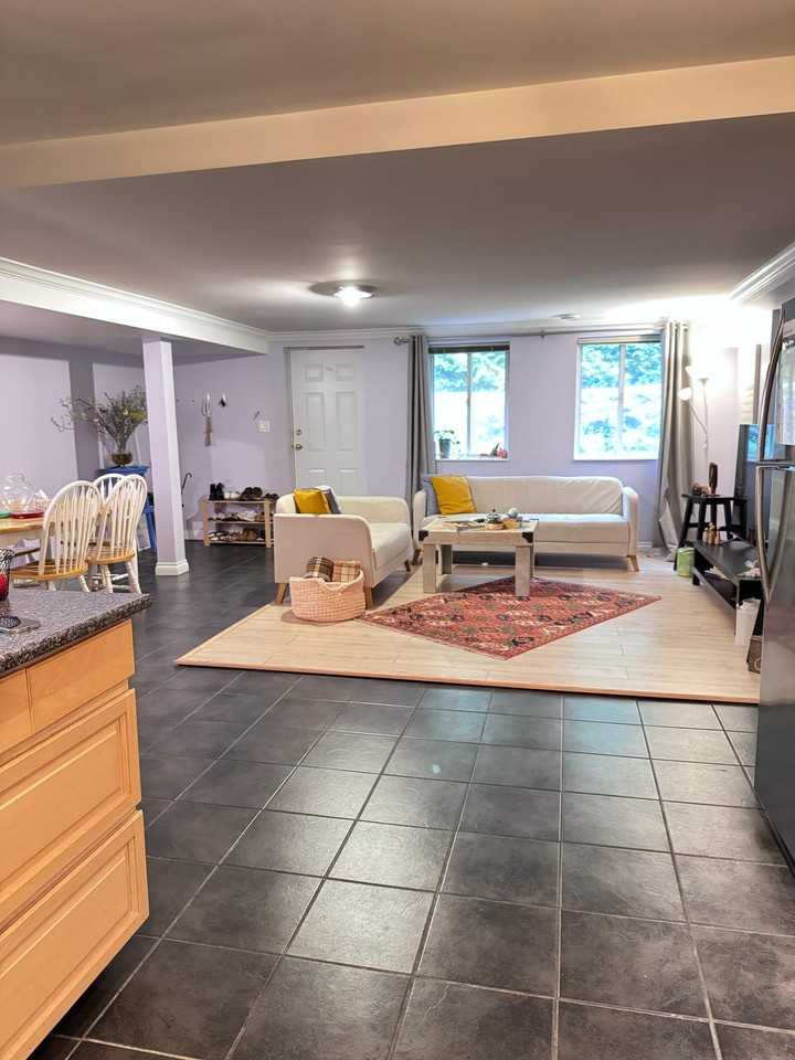 111 Hemlock Dr - Photo 3 of 14
