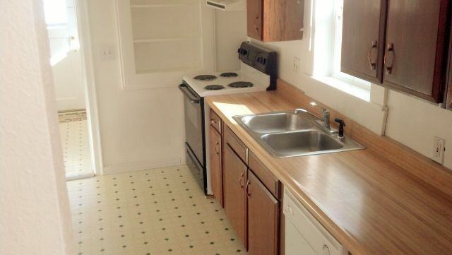 921 Howard Ave - Photo 3 of 6