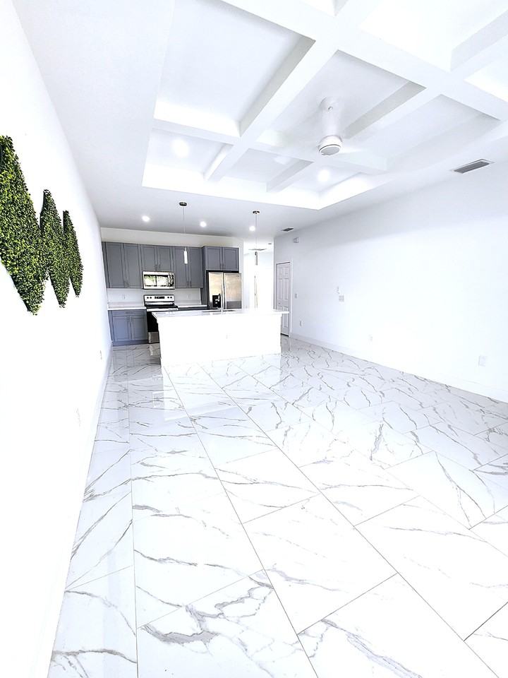 4654 28th St Sw - Photo 2 of 25