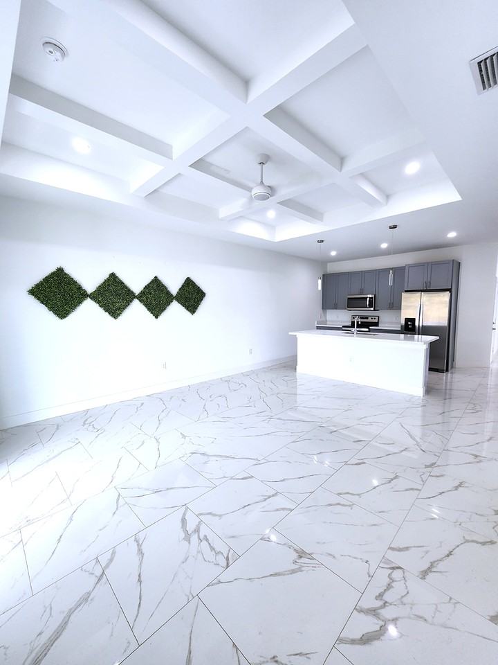 4654 28th St Sw - Photo 3 of 25