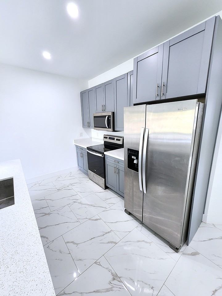 4654 28th St Sw - Photo 5 of 25