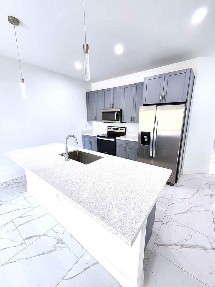 4654 28th St Sw - Photo 6 of 25