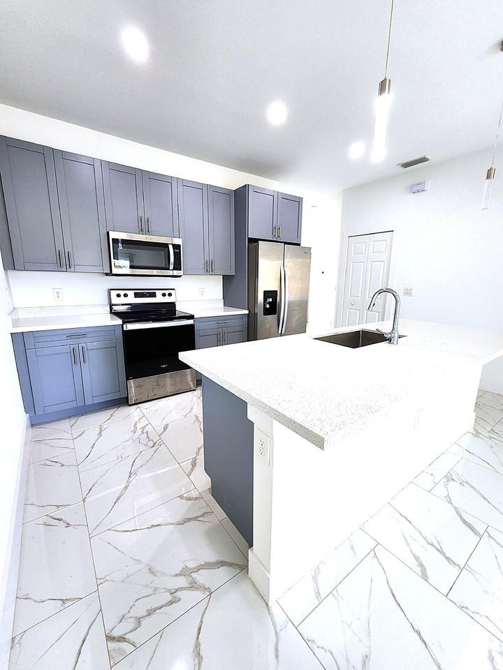 4654 28th St Sw - Photo 7 of 25