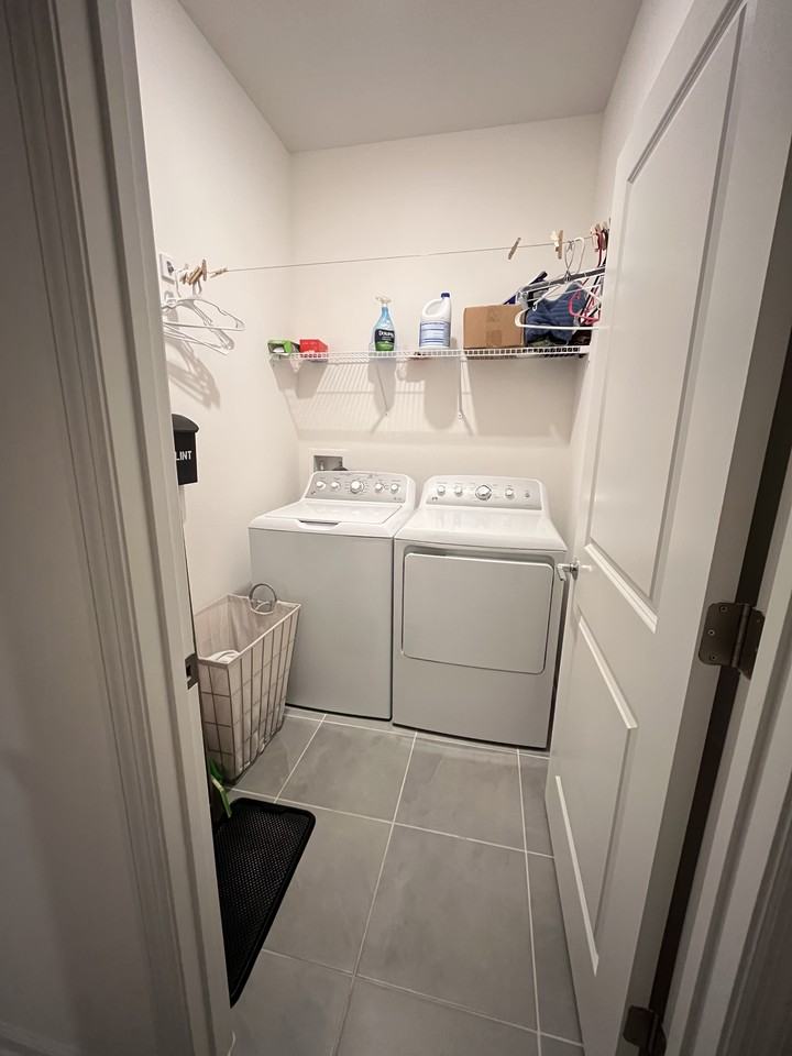 904 Laurel View Way #NA - Photo 2 of 20