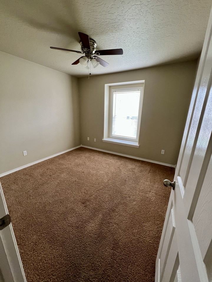 561 W Palmer Dr #NA - Photo 5 of 13