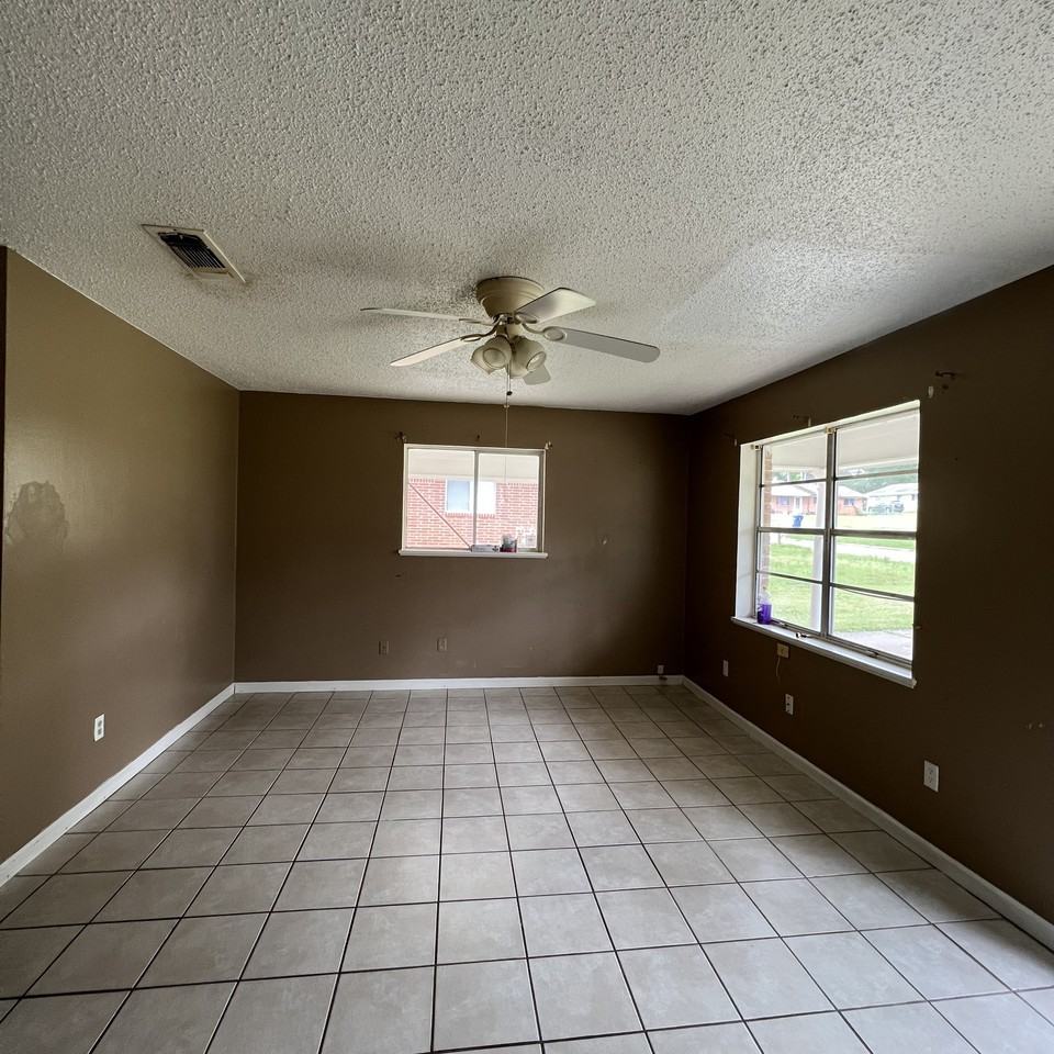 107 Magnolia St #NA - Photo 2 of 9