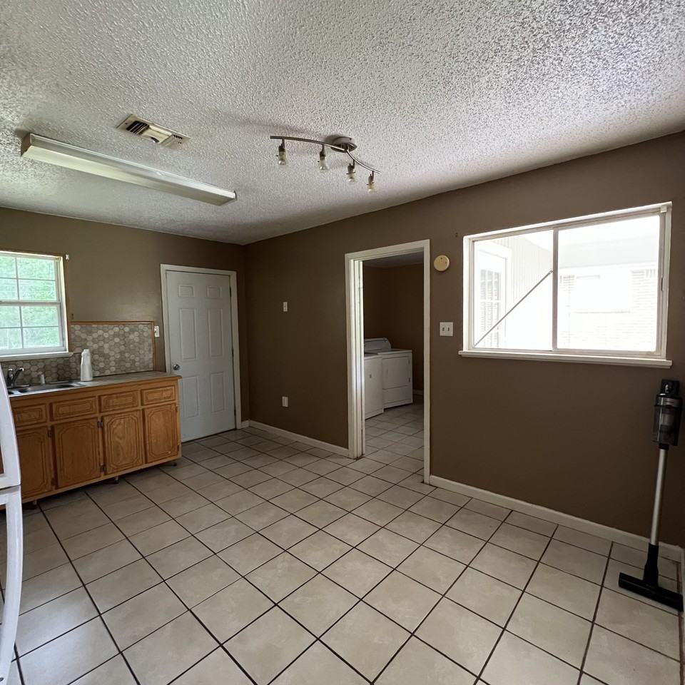 107 Magnolia St #NA - Photo 3 of 9
