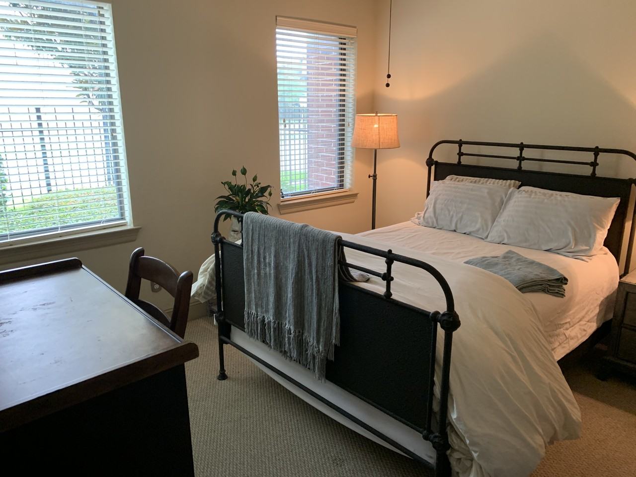 2822 Leeland St - Photo 3 of 18